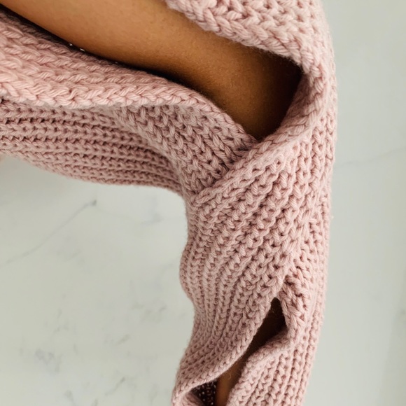 Oversized Gorgeous Sweater - Picture 2 of 2